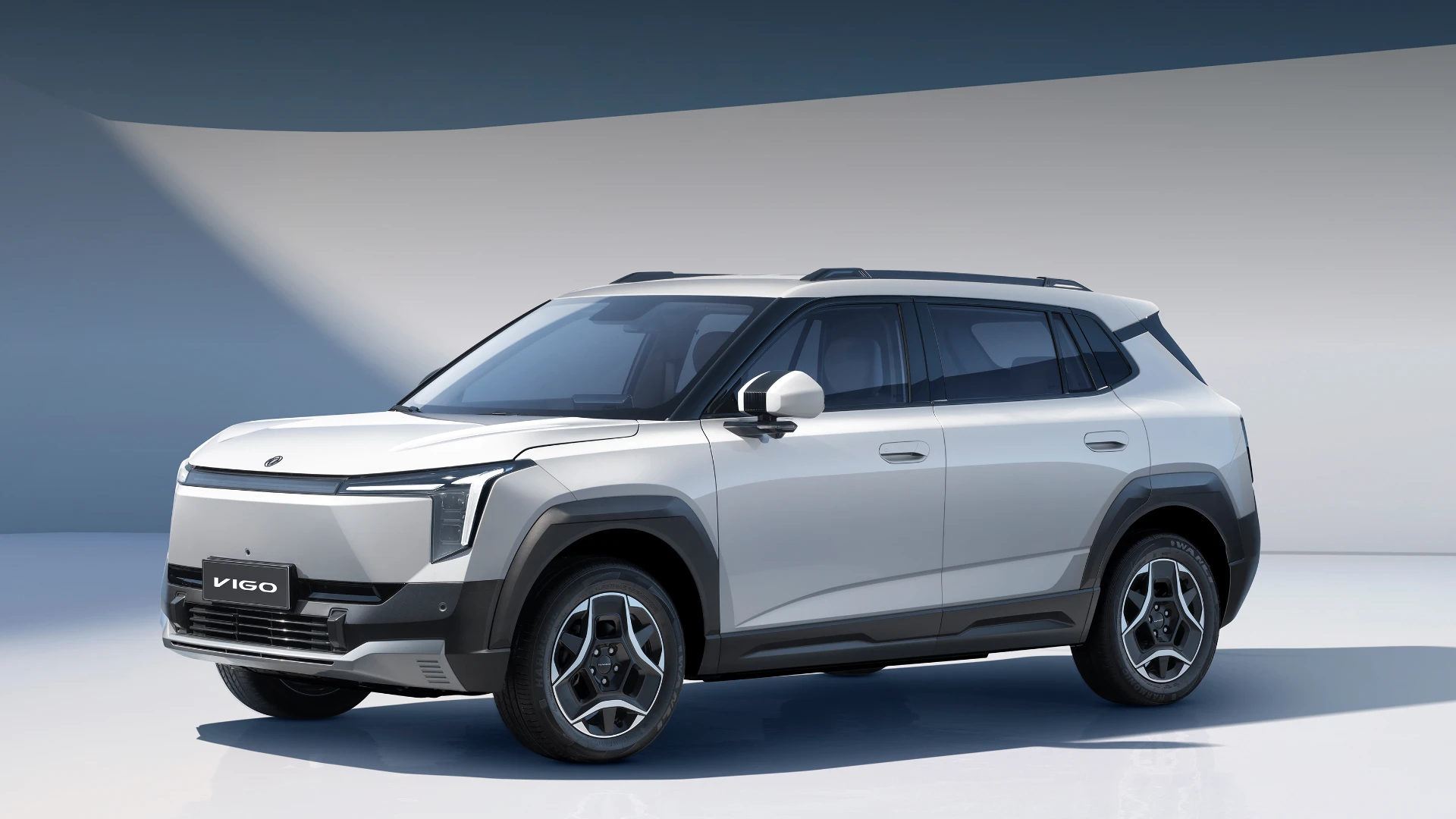 DFM VIGO — SUV compacto 100% elétrico, vista frontal em três quartos